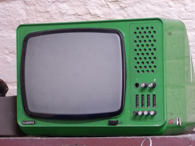 stary odbiornik telewizyjny